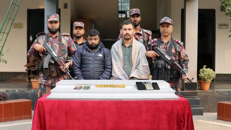 যশোরে দুই কোটি টাকার স্বর্ণসহ দুই পাচারকারী আটক