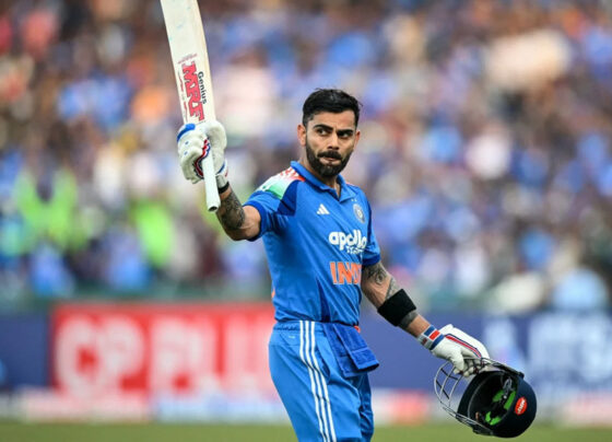 সেঞ্চুরি করে সাত বছরে উল্টো পিঠ দেখলেন কোহলি, সেরা ব্যাটসম্যানের প্রশ্ন