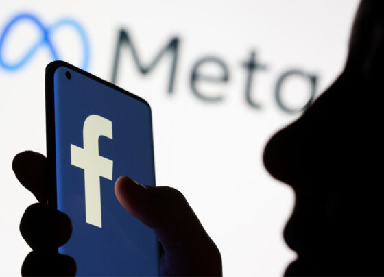 মেটা ১৬ বছরের কম বয়সীদের সামাজিক যোগাযোগ মাধ্যম থেকে সরাচ্ছে