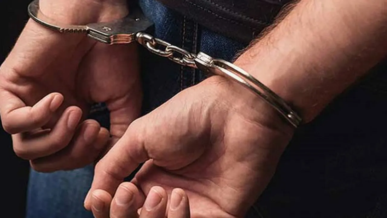 অনলাইনে বিনিয়োগের ফাঁদে ফেলে কোটি টাকা আত্মসাৎ, যুবক গ্রেপ্তার