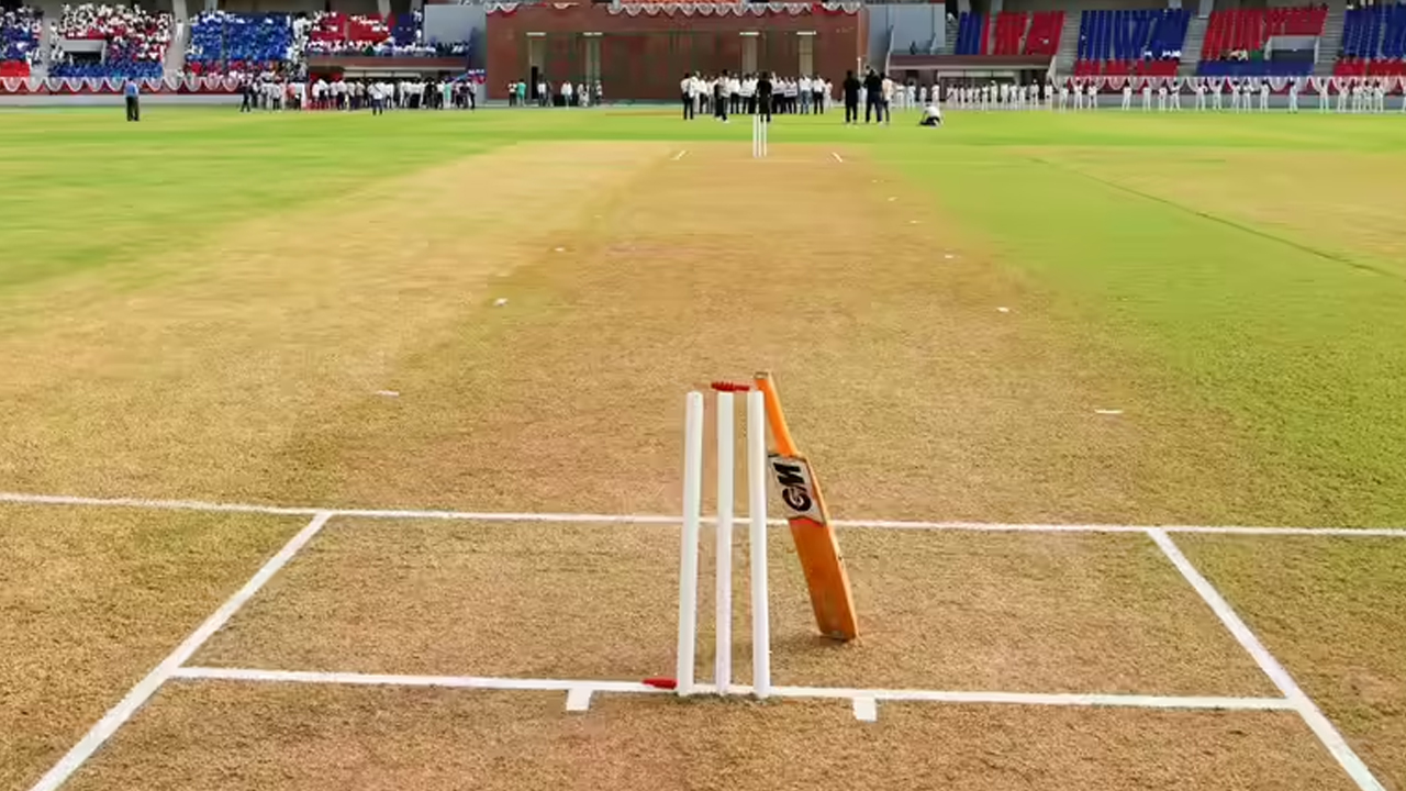 দলে না রাখায় ভারতীয় কোচকে হামলা, মাথায় ২০ সেলাই