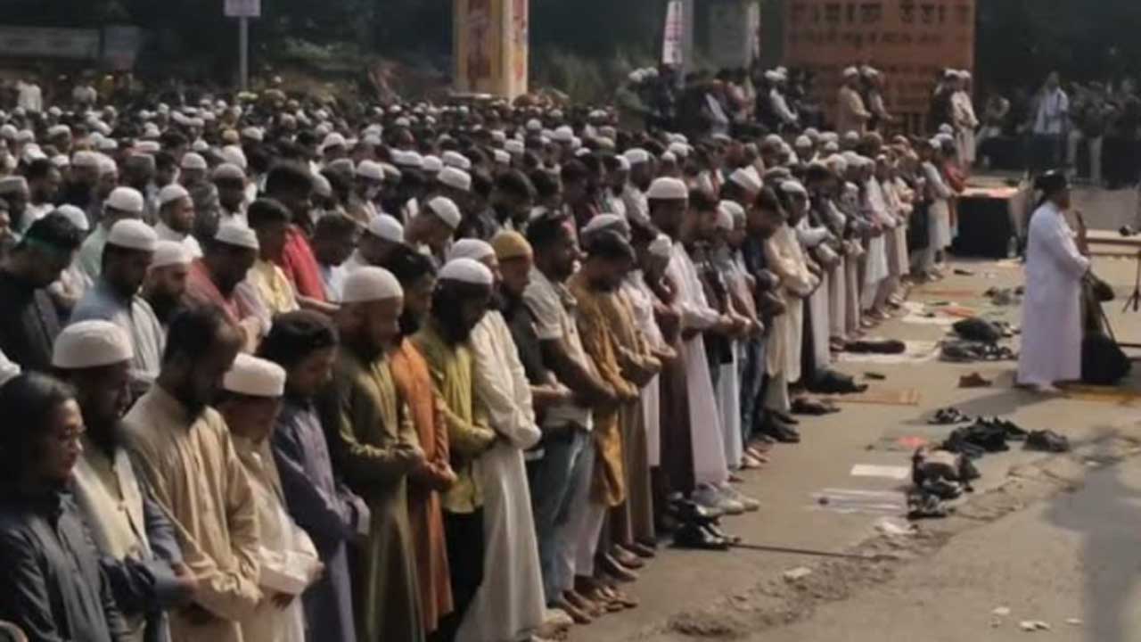 শাহবাগে জুমার নামাজ ও হাদির জন্য বিশেষ দোয়া