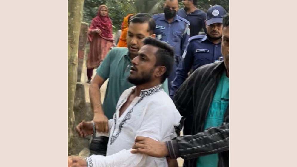 হাদির মৃত্যুতে বিতর্কিত ফেসবুক পোস্ট, আ.লীগ কর্মী আটক