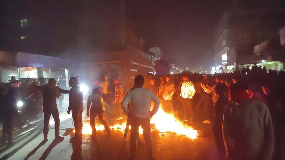 চাঁপাইনবাবগঞ্জে ট্রাকচাপায় দুই ভাই নিহত, মহাসড়কে বিক্ষোভ