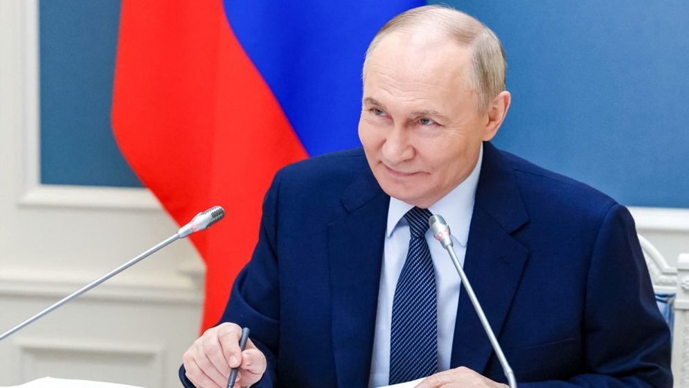 প্রেম করছেন পুতিন