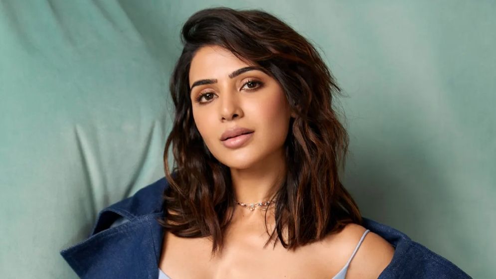 ভিড়ের মধ্যে থেকে শাড়ির আঁচল ধরে টানার চেষ্টা! হেনস্থার শিকার সামান্থা