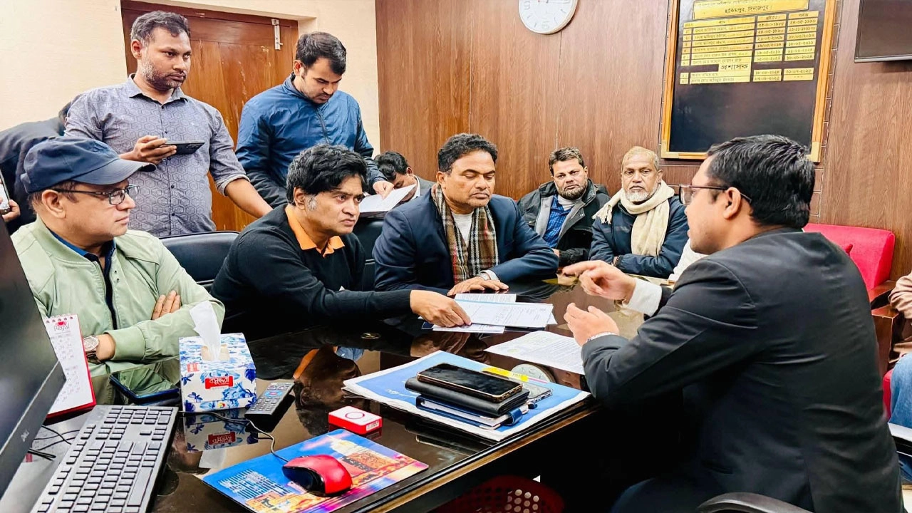 দিনাজপুর-৬ আসনে প্রফেসর ডা. জাহিদ হোসেনের পক্ষে মনোনয়ন সংগ্রহ