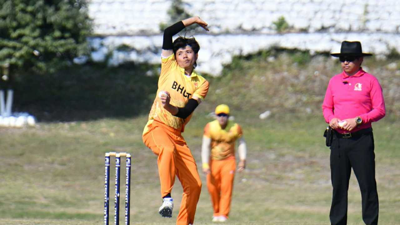 টি-টোয়েন্টিতে ৭ রানে ৮ উইকেট শিকারের বিশ্ব রেকর্ড