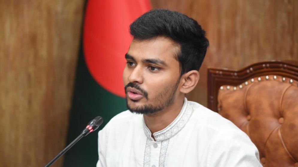 ঢাকা ছেড়ে কুমিল্লার যে আসন থেকে মনোনয়নপত্র নিলেন আসিফ মাহমুদ