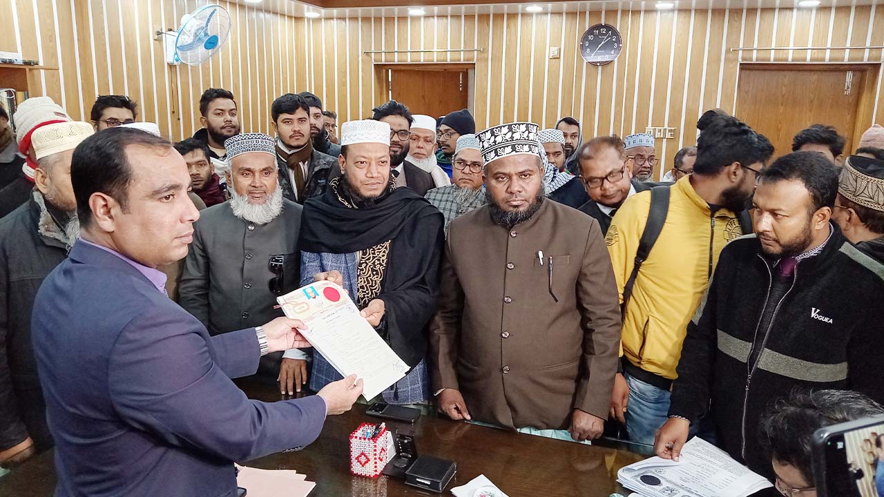 মনোনয়নপত্র জমা দিলেন জামায়াত প্রার্থী মুফতি আমির হামজা