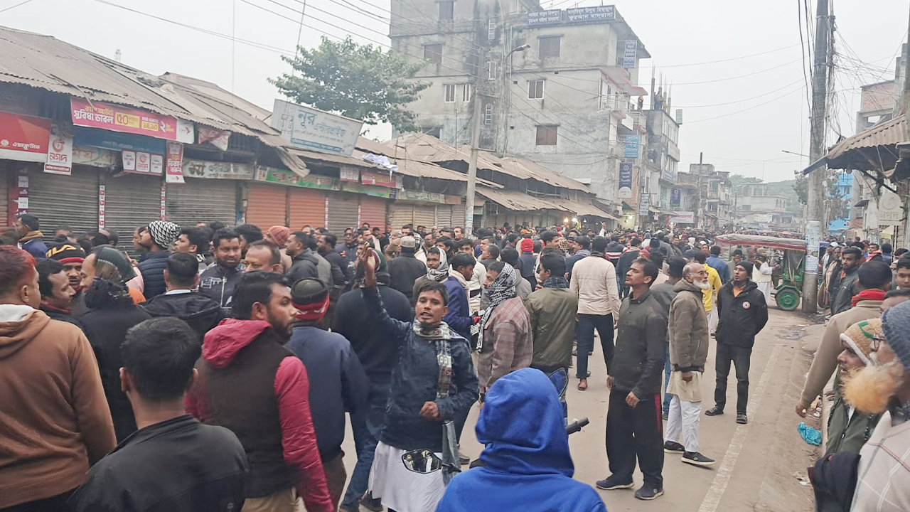 বিএনপির মিছিলে ককটেল বিস্ফোরণ, বিজেপি কার্যালয়ে ভাঙচুর