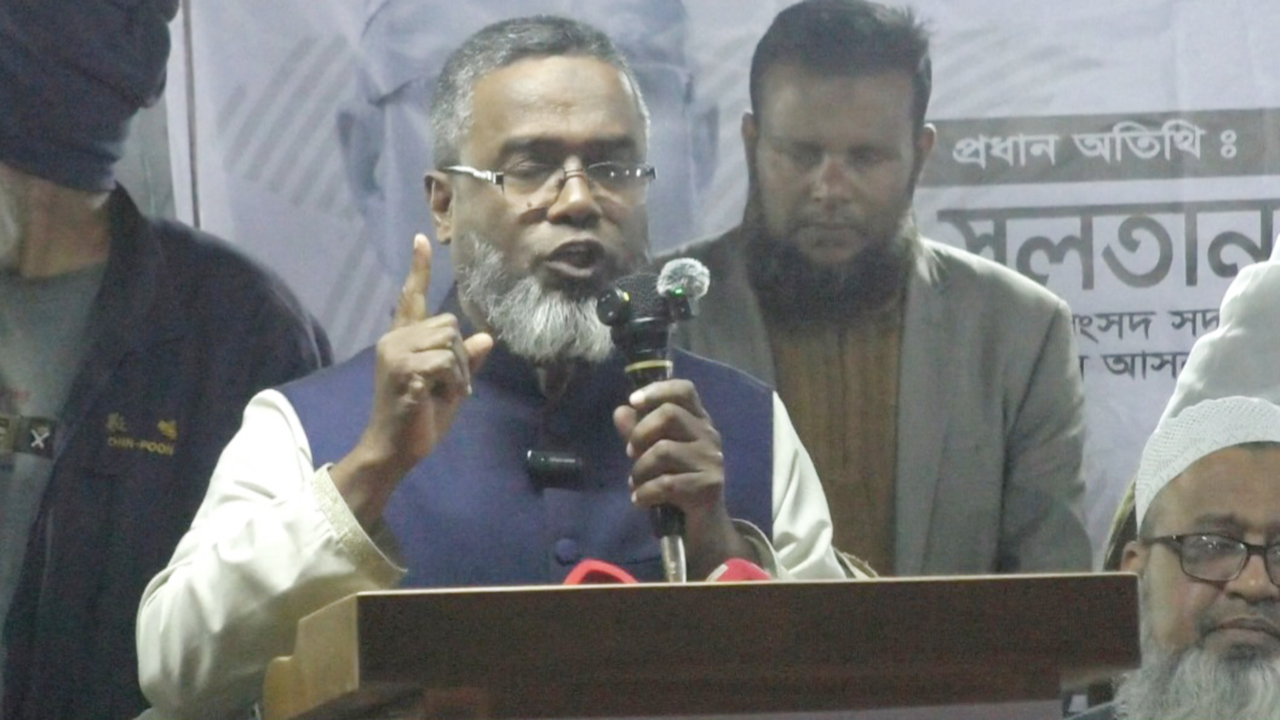 ডাকসু নিয়ে আপত্তিকর মন্তব্যের প্রতিবাদে ঢাবিতে বিক্ষোভ