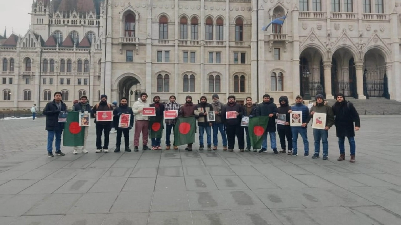 হাংগেরিতে শহিদ হাদি হত্যার বিচারের দাবিতে সমাবেশ