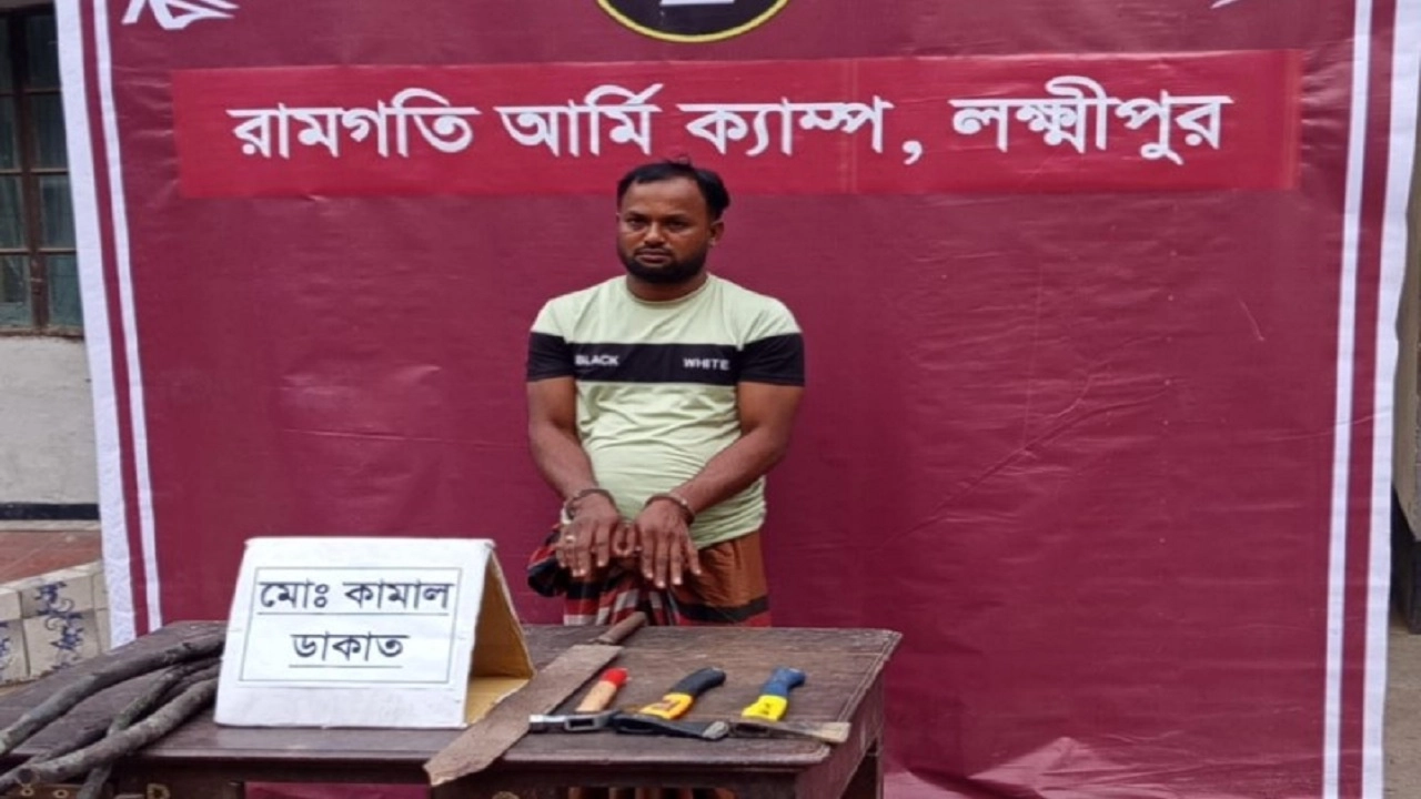 দেশীয় অস্ত্রসহ বিএনপি নেতা আটক