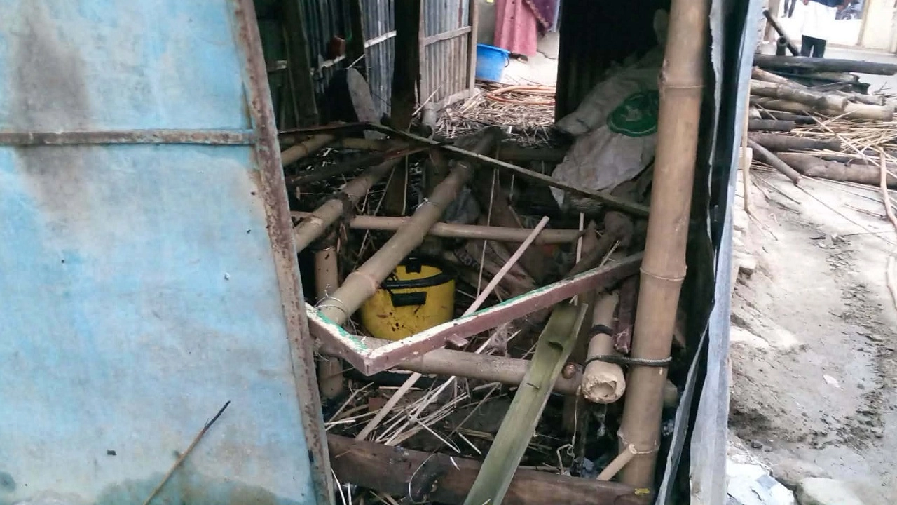 কুষ্টিয়ায় জামায়াত নেতার বাড়িতে দুর্বিত্তদের অগ্নিসংযোগ