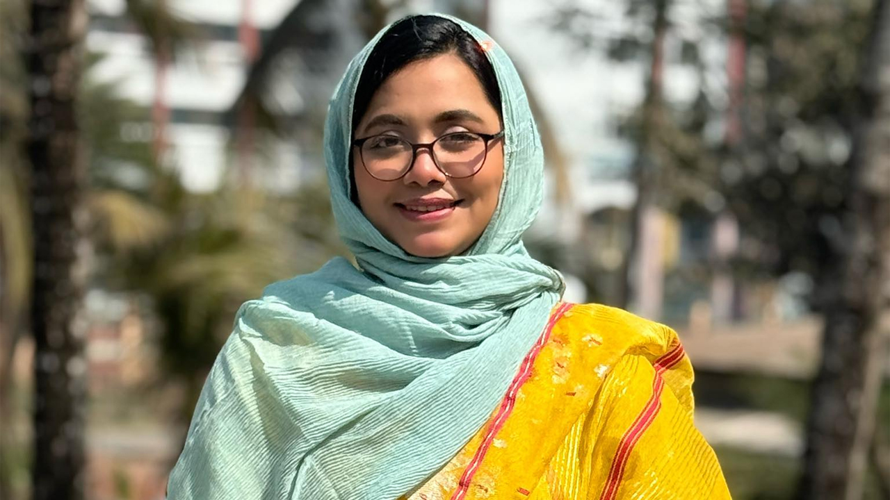 ভোটকেন্দ্রে উত্তেজনা: এনসিপি নেত্রী হেনস্তার শিকার, পোলিং অফিসারের মৃত্যু