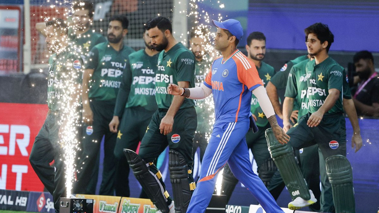 ভারতের বিপক্ষে টস জিতে ফিল্ডিংয়ে পাকিস্তান