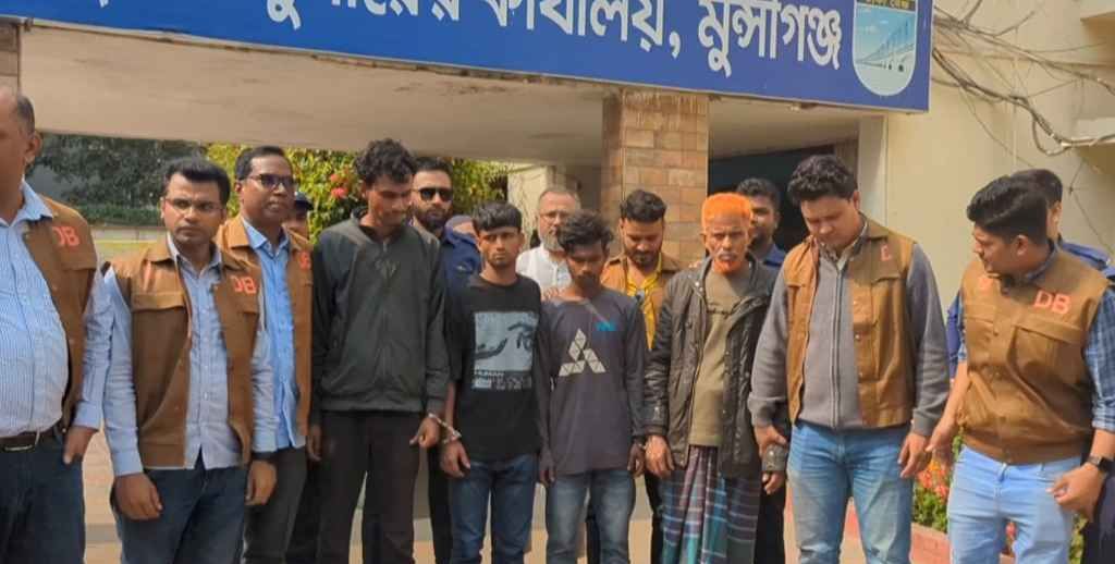 জুয়ার ধার মেটাতে অটোরিকশা চালক হত্যা, গ্রেপ্তার ৪