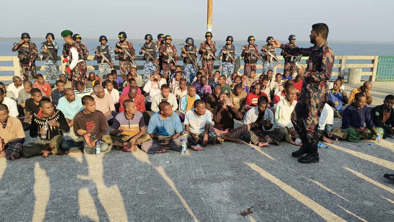 মিয়ানমারে আটক ৭৩ জেলেকে ফেরত আনলো বিজিবি