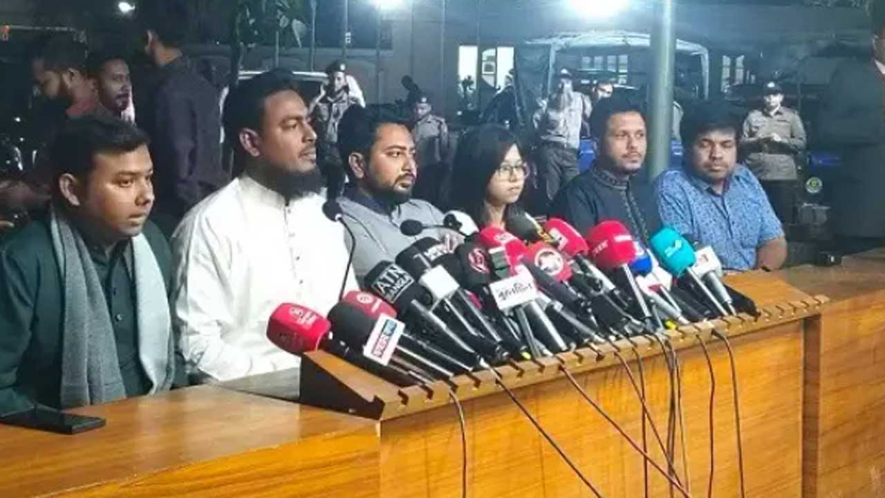 জুলাই সনদে স্বাক্ষর করলেন এনসিপি, গণভোটের রায় বাস্তবায়নের শর্তে