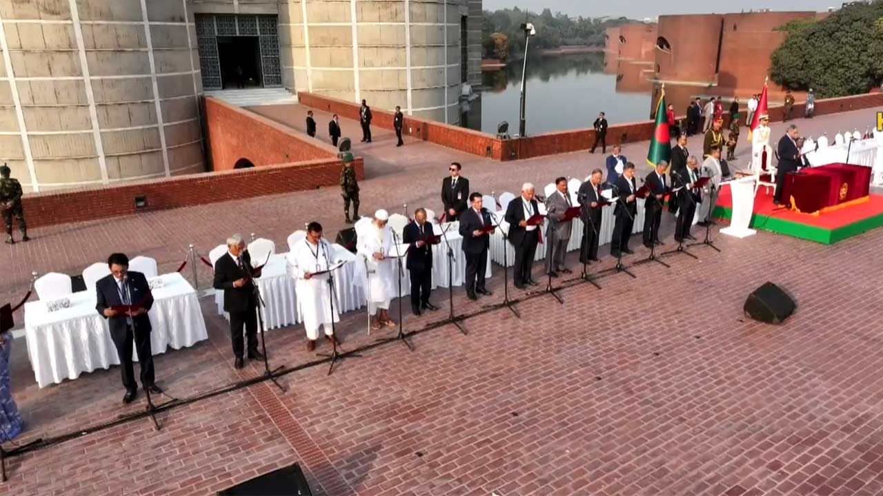 বিএনপি সরকারের মন্ত্রিসভায় শপথ নিলেন ২৫ মন্ত্রী