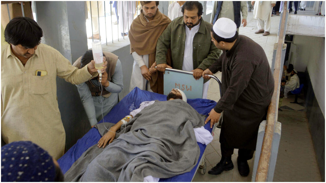 পাকিস্তানে জোড়া বোমা হামলায় নিহত অন্তত ১৭