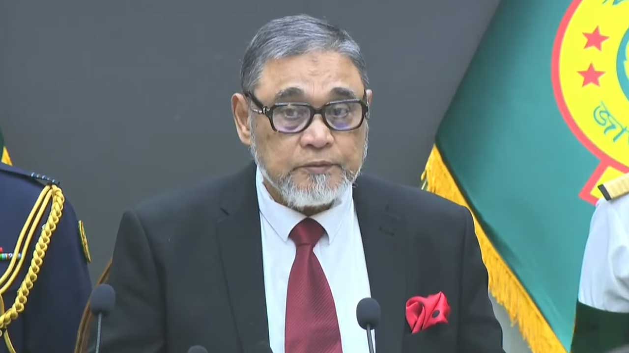 সিইসির অধীনে বিভাজনহীনভাবে ২৯৬ সংসদ সদস্যের শপথগ্রহণ