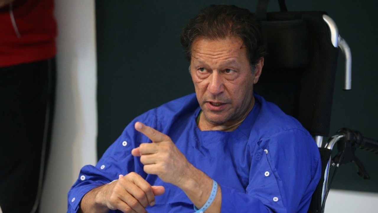 ইমরান খানের স্বাস্থ্য নিয়ে উদ্বেগে বিশ্বের সাবেক অধিনায়কদের চিঠি