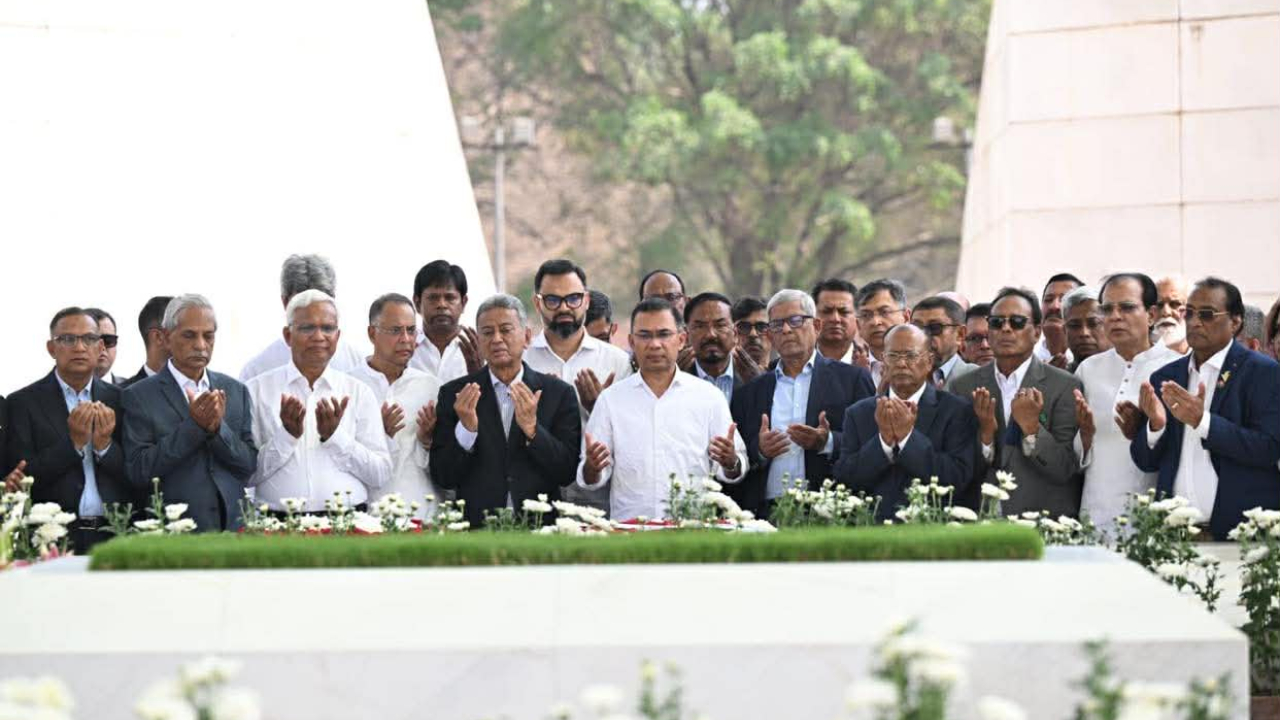 প্রধানমন্ত্রী ও মন্ত্রীরা জিয়াউর রহমানের কবর জিয়ারত করেছেন