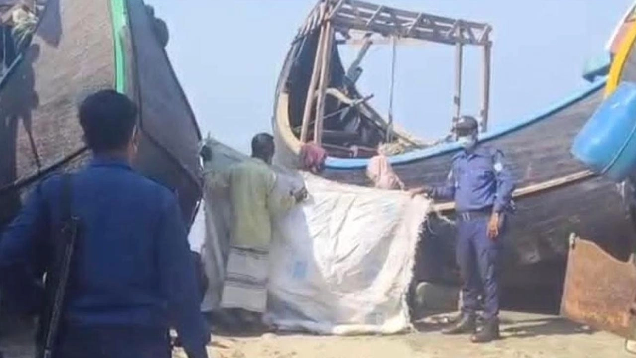 টেকনাফ সৈকতে তরুণ-তরুণীর মরদেহ উদ্ধার