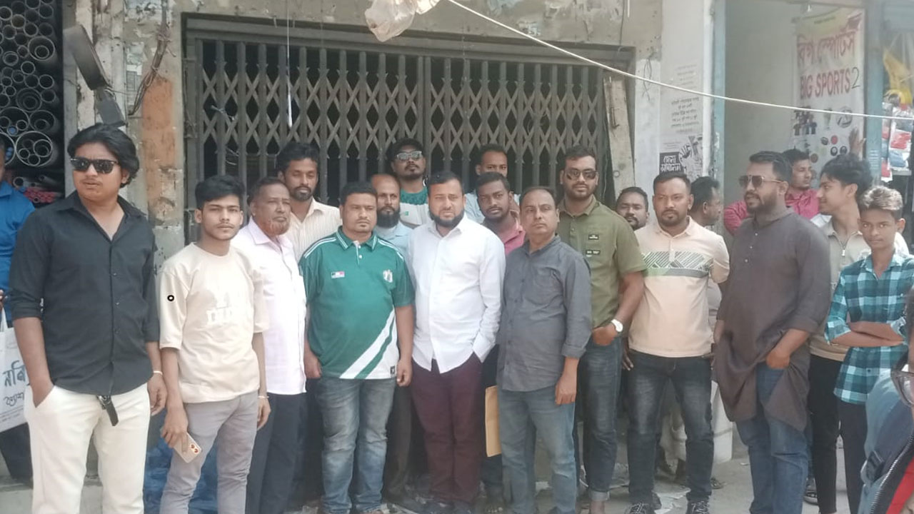 নোয়াখালীতে আ.লীগ কার্যালয়ে তালা ভেঙে ব্যানার টানালো যুবদল, আটক ৫