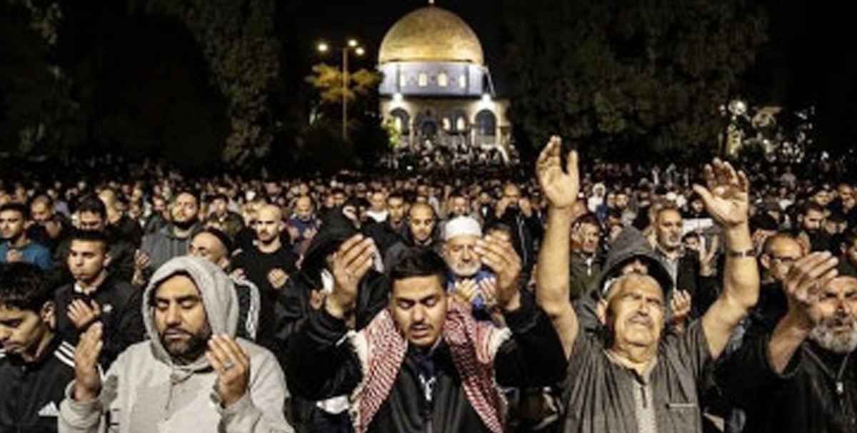 কড়াকড়ির মধ্যেই আল-আকসায় প্রথম তারাবিহ নামাজ সম্পন্ন