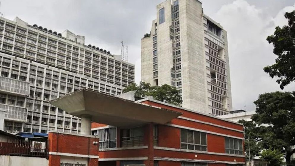 সচিবালয়ে নতুন মন্ত্রিসভার প্রথম বৈঠক অনুষ্ঠিত হয়েছে