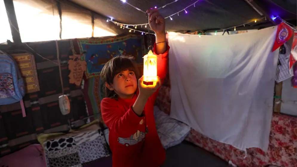 ধ্বংসস্তুপে রমজান উদযাপন করছেন গাজার ফিলিস্তিনিরা