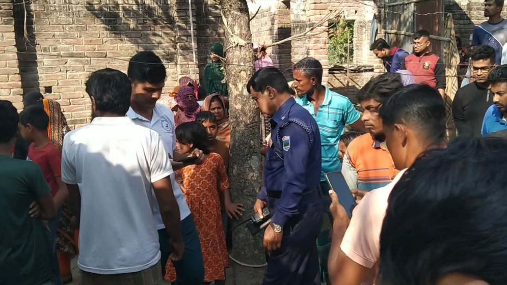 পাবনায় ছেলের বিরুদ্ধে পিতাকে কুপিয়ে হত্যার অভিযোগ