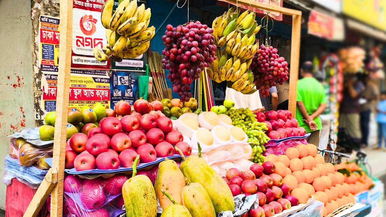 রমজানে ফলের দামে ঊর্ধ্বগতি, সাধারণ মানুষ বিপাকে