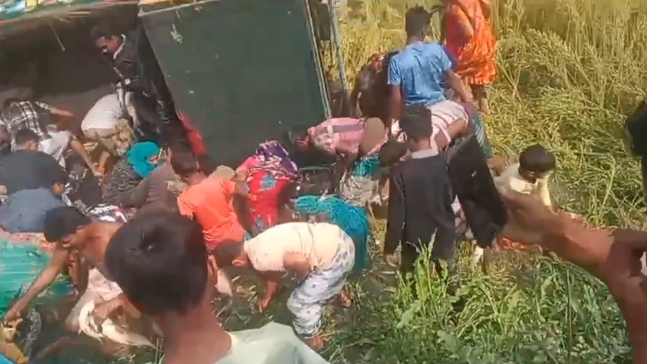 সিরাজগঞ্জে মাছ বোঝাই নছিমন চাপায় শিশুর মৃত্যু