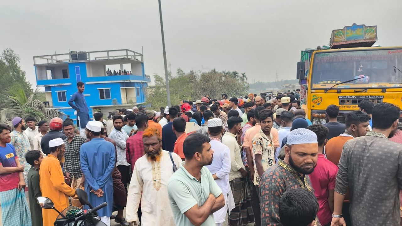 জামালপুরে ট্রাকচাপায় মোটরসাইকেল আরোহী বাবা-ছেলে নিহত
