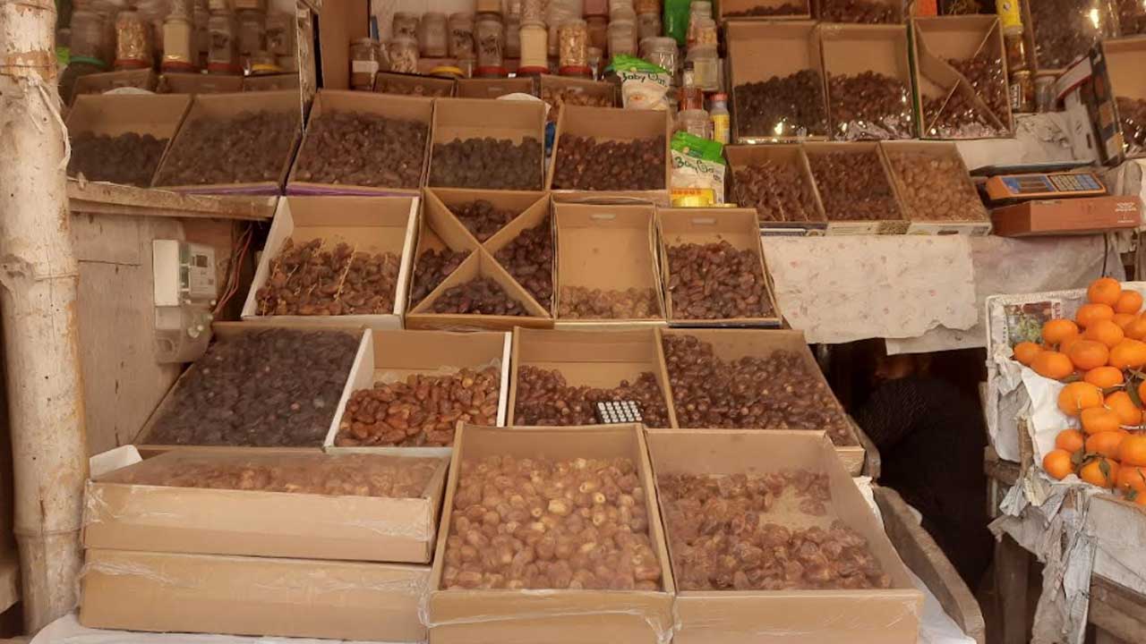 রমজানে ক্রেতার চাপ কমায় খেজুরের দাম নেমেছে