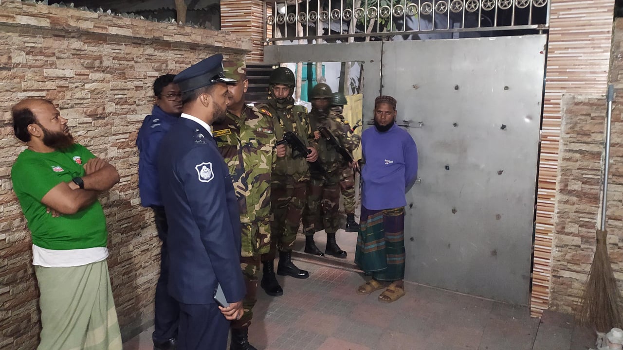 চাঁদা না দেওয়ায় যশোরে জুট মিল মালিকের বাড়িতে ককটেল বিস্ফোরণ