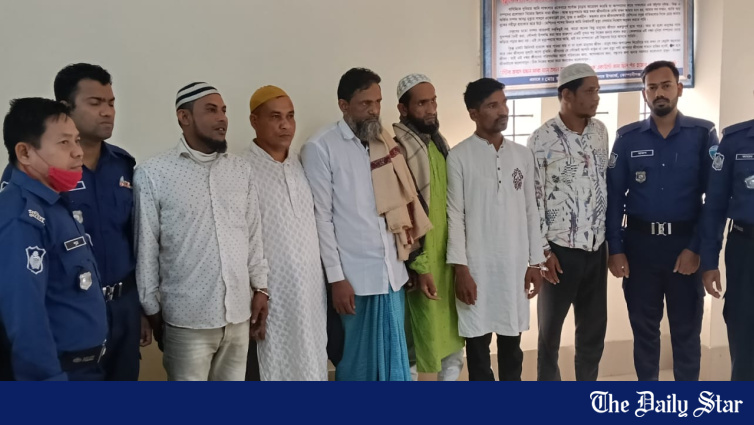 নোয়াখালীতে শহীদ মিনারে ফুল দিতে যাওয়ার পথে আ.লীগের ছয় নেতাকর্মী গ্রেপ্তার