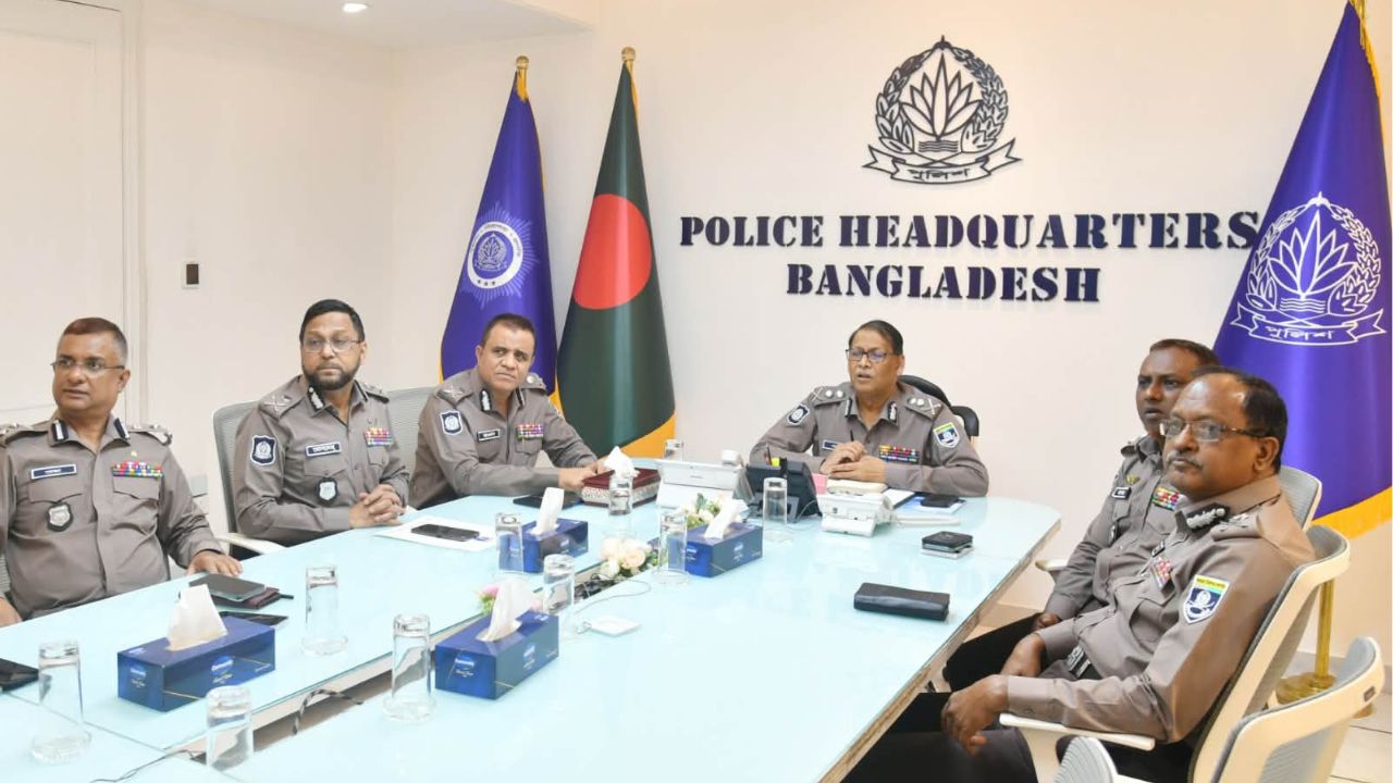 চাঁদাবাজি ও মাদক প্রতিরোধে মাঠপর্যায়ের কর্মকর্তাদের কঠোর নির্দেশ