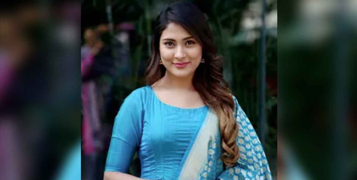 মদসহ আটকের অভিযোগ অস্বীকার করলেন মেহজাবীন