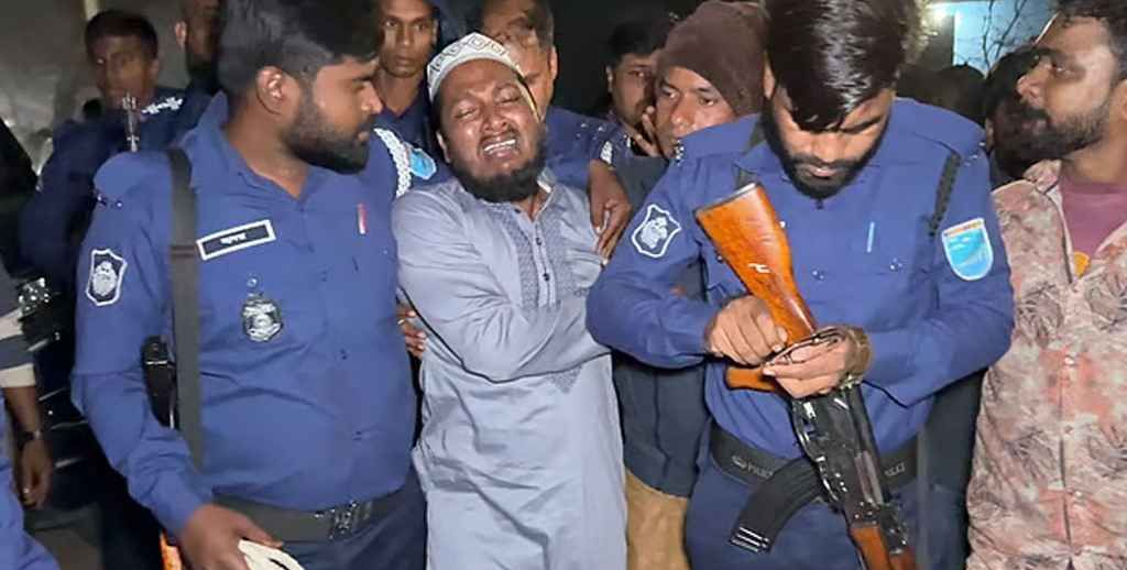 প্যারোলে মুক্ত হয়ে কোমরে রশি নিয়ে বাবার জানাজায় ছাত্রদল নেতা