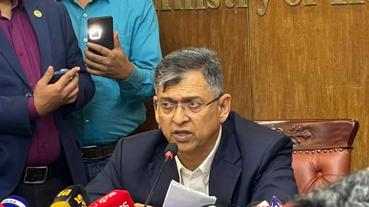 সাড়ে ৬শ পুলিশ কর্মকর্তার চাকরি ফেরতের আশ্বাস স্বরাষ্ট্রমন্ত্রীর