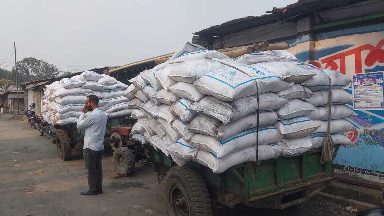 রেশনের চিনি বাজারে বিক্রির অভিযোগ, তদন্তের ঘোষণা