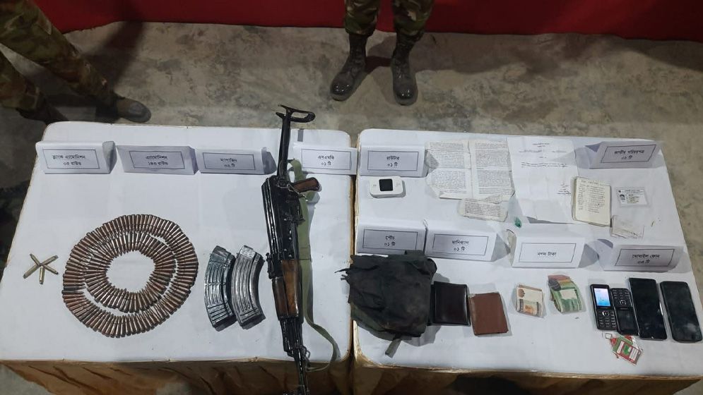 বান্দরবানে সেনাবাহিনীর অভিযানে জেএসএস সদস্য নিহত, অস্ত্র উদ্ধার