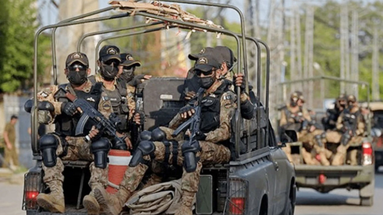 পাকিস্তানে সেনা-পুলিশ অভিযানে ৩৪ সন্ত্রাসী নিহত