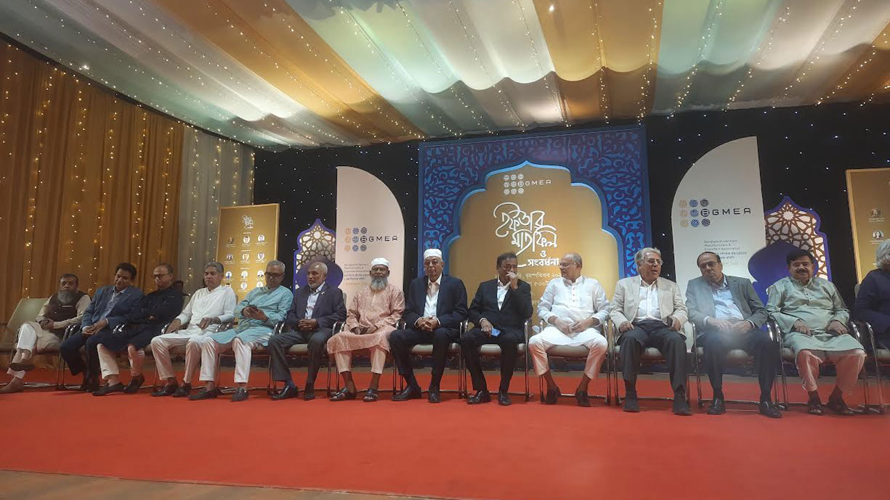 পোশাক শিল্পের উন্নয়ন দেশের অর্থনীতির জন্য জরুরি