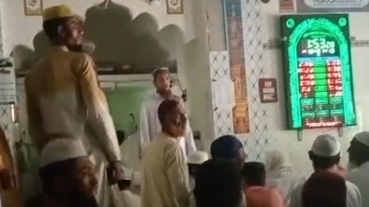 সাতক্ষীরায় ভূমিকম্প, মানুষ আতঙ্কে রাস্তায়